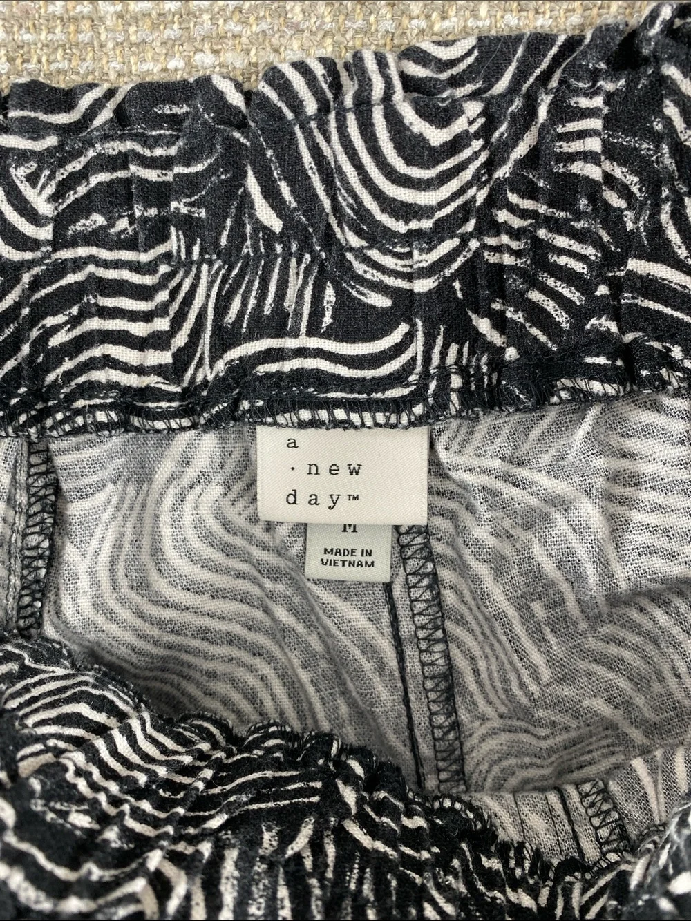 a new day black and White Wave Print Elastic Waist Athletic Shorts - Picture 2 of 13
